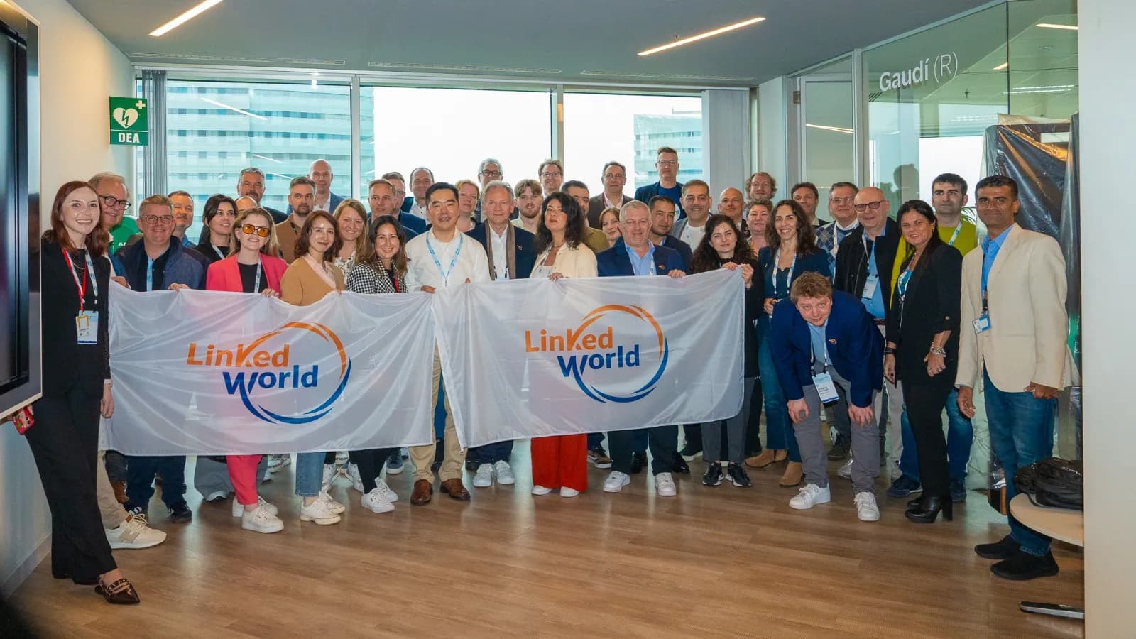 Members of the LinkedWorld network holding LinkedWorld flags at the Global Summit 2023 in Austria